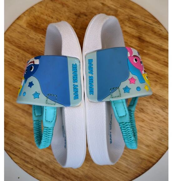 Baby Shark Sandals Size 6 - Picture 6 of 8